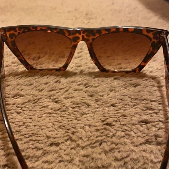 NWOT Sunglasses - Picture 4 of 6